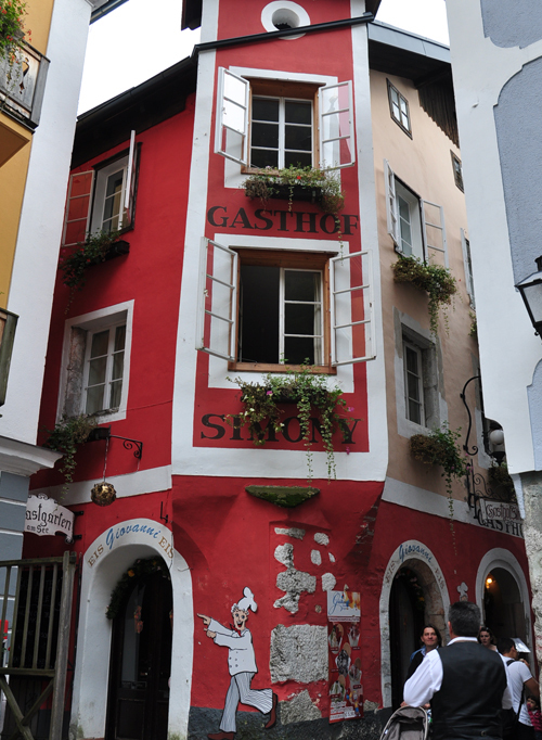 Hallstatt – thị trấn bên hồ đẹp nhất thế giới