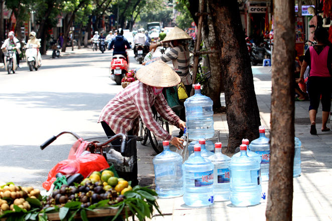 Trung Bộ ngày nắng nóng trên 40 độ C, vùng núi Bắc Bộ chiều tối có mưa dông