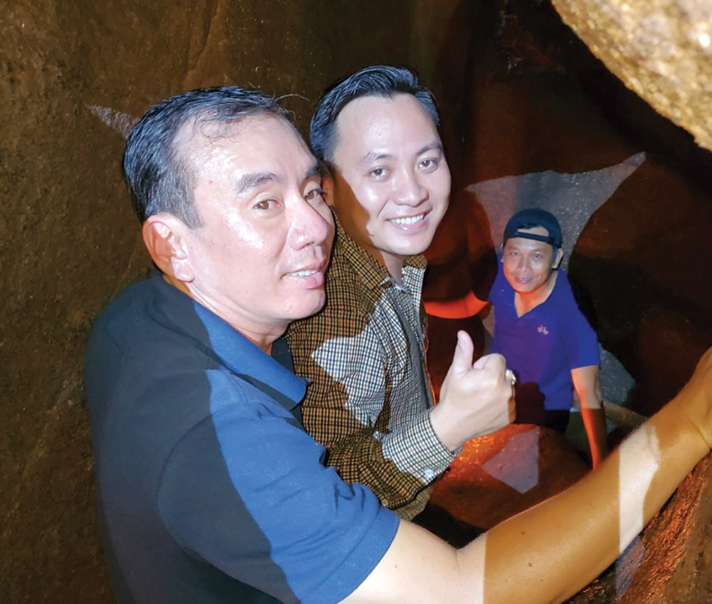 Khám phá điện Mười Ba