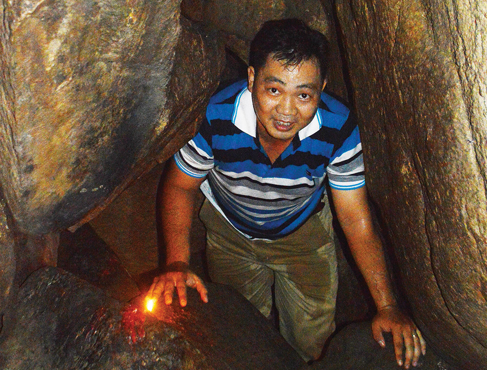 Khám phá điện Mười Ba