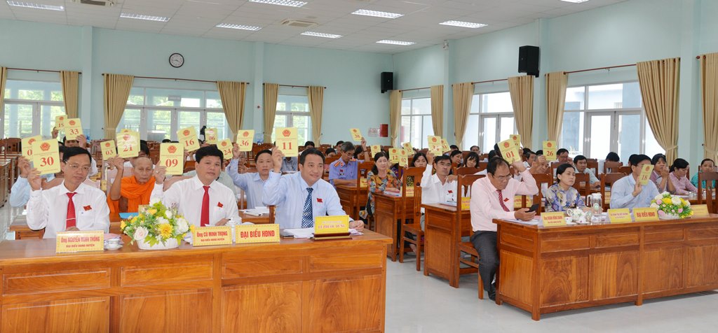 Ông Lê Phước Dũng được bầu giữ chức Chủ tịch UBND huyện Châu Thành (nhiệm kỳ 2016 – 2021)