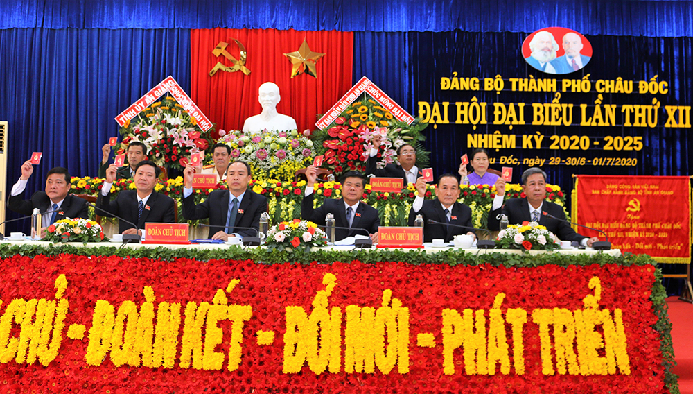 Khai mạc Đại hội đại biểu Đảng bộ TP. Châu Đốc lần thứ XII