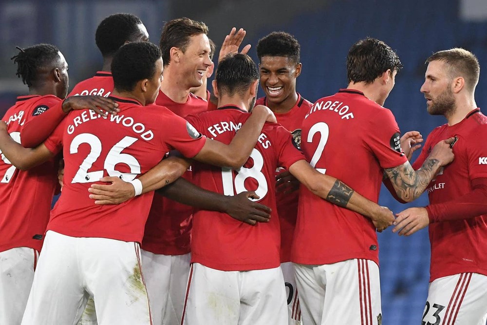 Bruno Fernandes lập cú đúp, Manchester United áp sát tốp 4