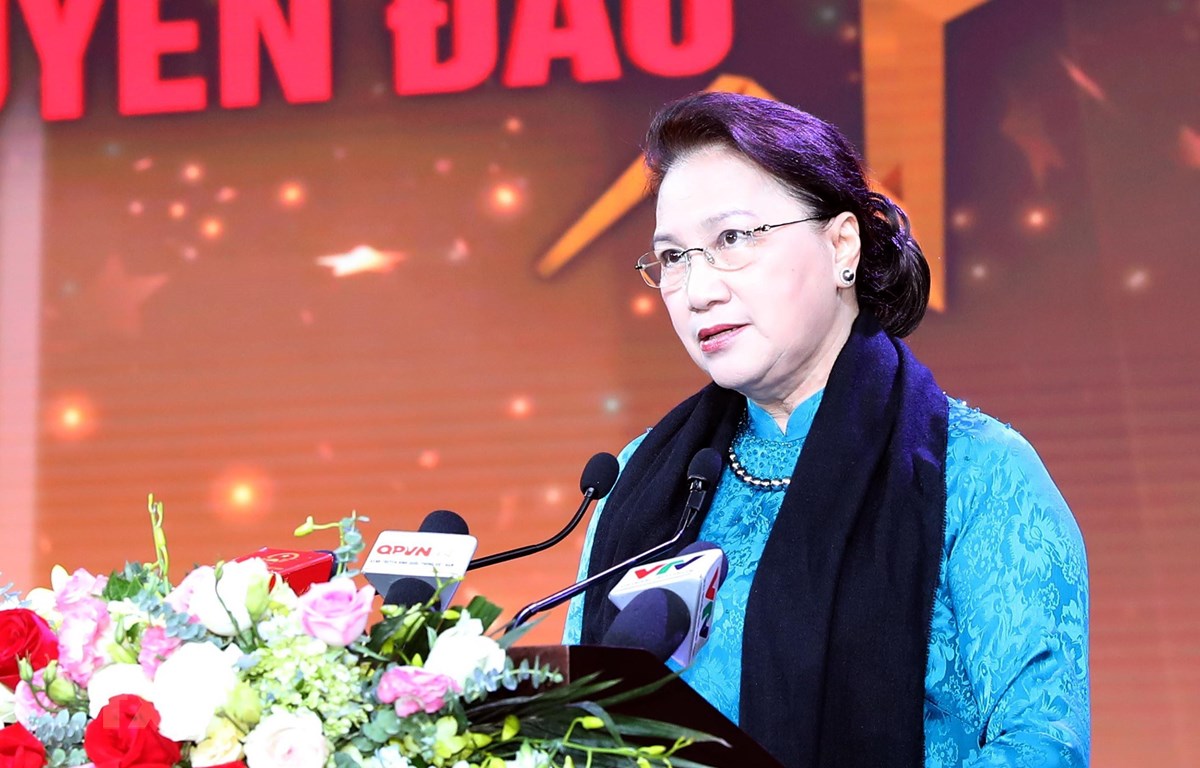 Chủ tịch Quốc hội biểu dương nỗ lực của quân đội trong chống dịch