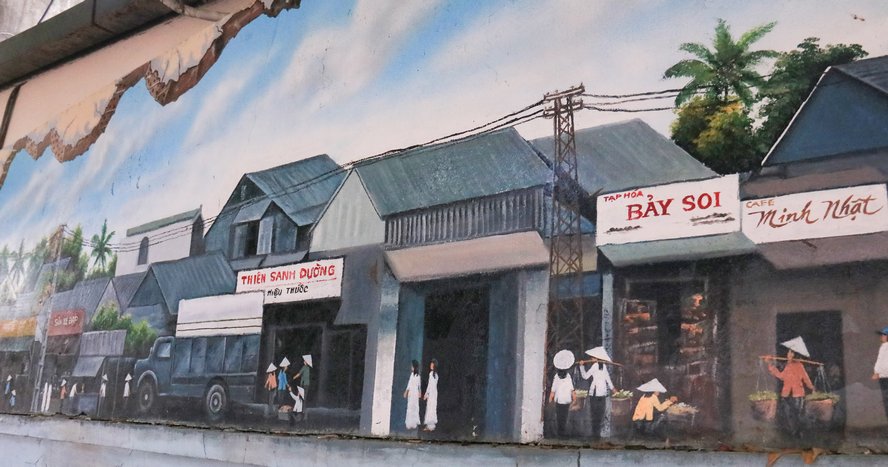 Ngắm Cần Thơ xưa và nay qua con đường bích họa