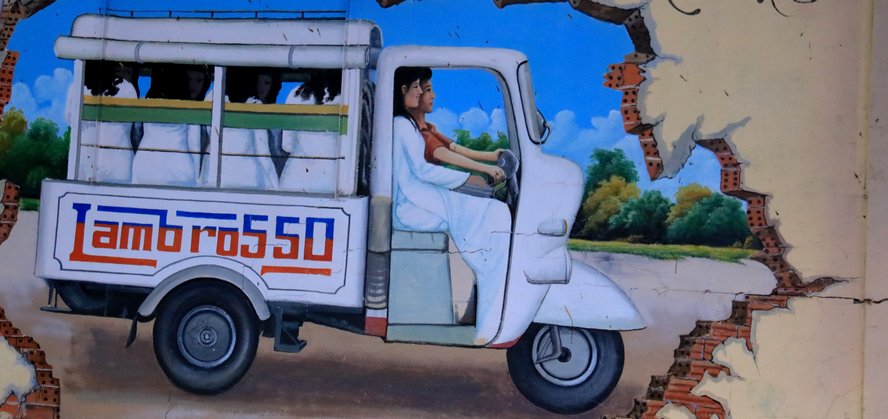 Ngắm Cần Thơ xưa và nay qua con đường bích họa