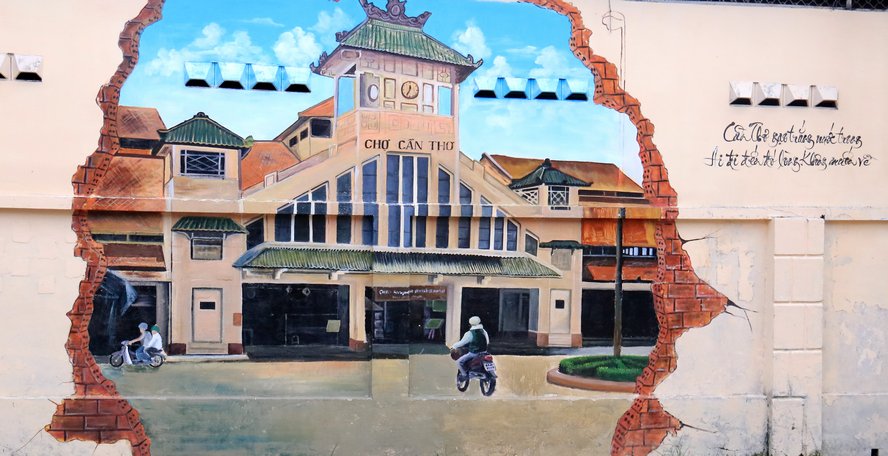 Ngắm Cần Thơ xưa và nay qua con đường bích họa