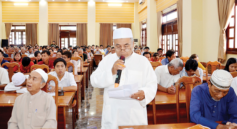 Lắng nghe ý kiến nhân dân