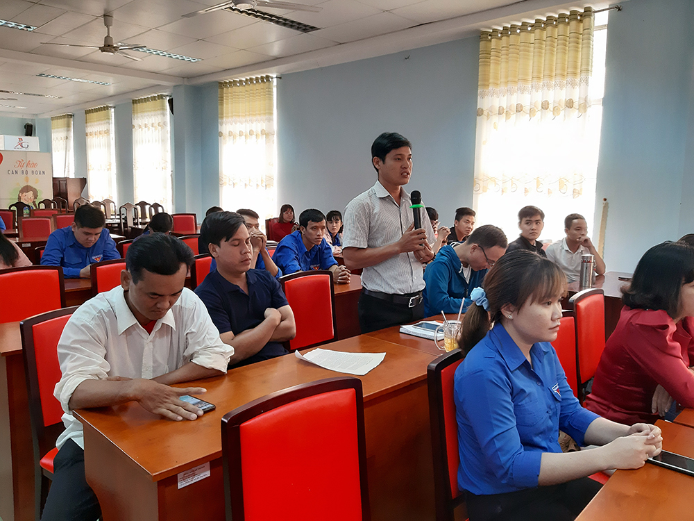 Gặp gỡ, đối thoại giữa doanh nhân trẻ với thanh niên khởi nghiệp