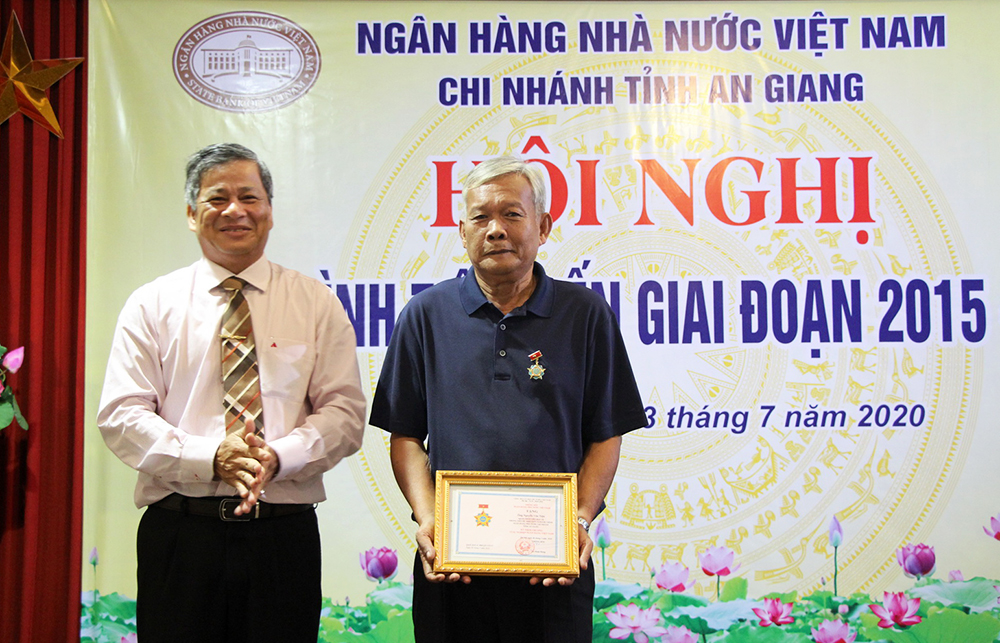 Ngân hàng Nhà nước- Chi nhánh An Giang tuyên dương 18 tập thể, cá nhân điển hình tiên tiến tiêu biểu