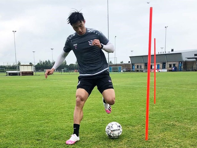 HLV thủ môn Heerenveen kêu gọi Văn Hậu ở lại