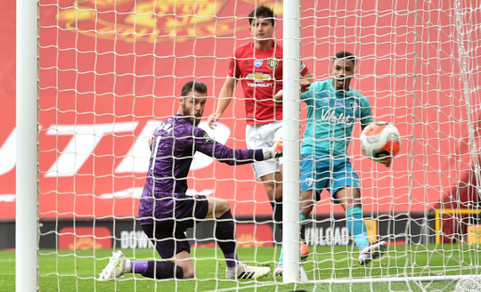 Hủy diệt Bournemouth, Man United đòi nợ sòng phẳng
