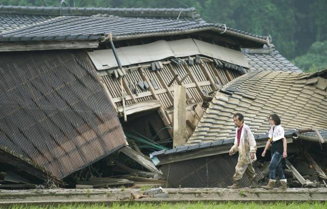 Mưa lũ gây ngập lụt nghiêm trọng, Nhật sơ tán 75.000 người