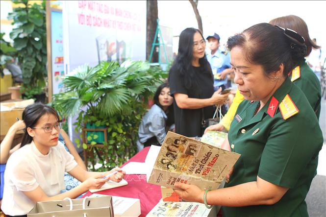 Bộ hồ sơ đặc biệt về văn hóa - Nhật ký thời chiến Việt Nam