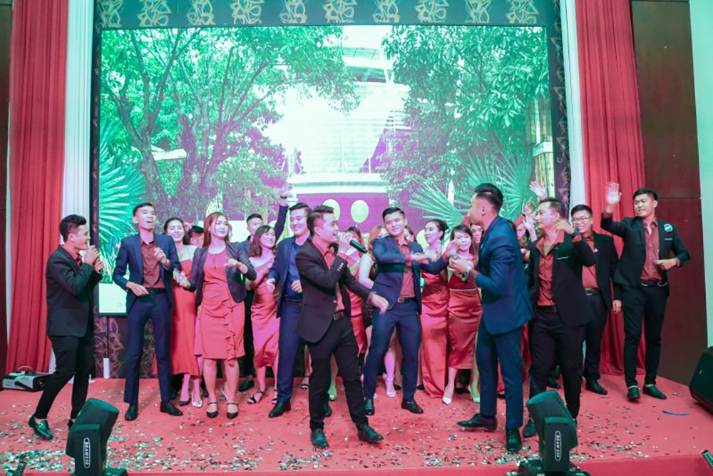 “Hành trình vinh quang” – Lễ kỷ niệm 01 năm thành lập Công ty Cổ phần Dịch vụ Bất động sản Nam Miền Tây – Đất Xanh Miền Tây