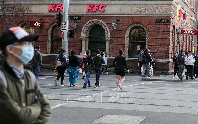Australia đóng biên giới hai bang đông dân nhất