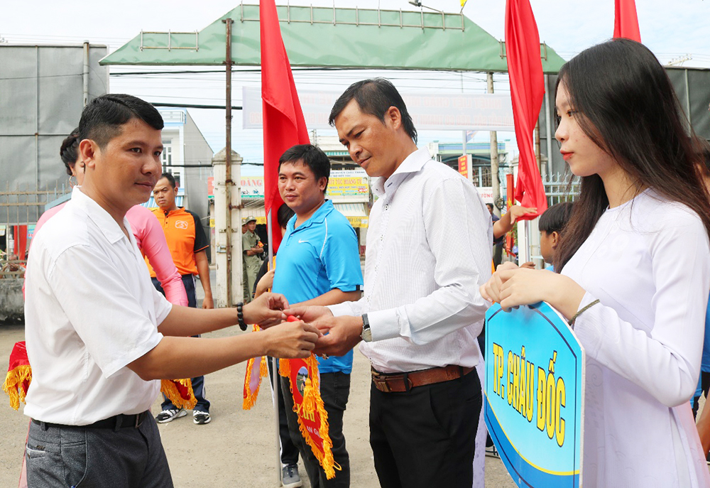 Khai mạc Giải đẩy gậy – kéo co thanh thiếu niên và trẻ tỉnh An Giang năm 2020
