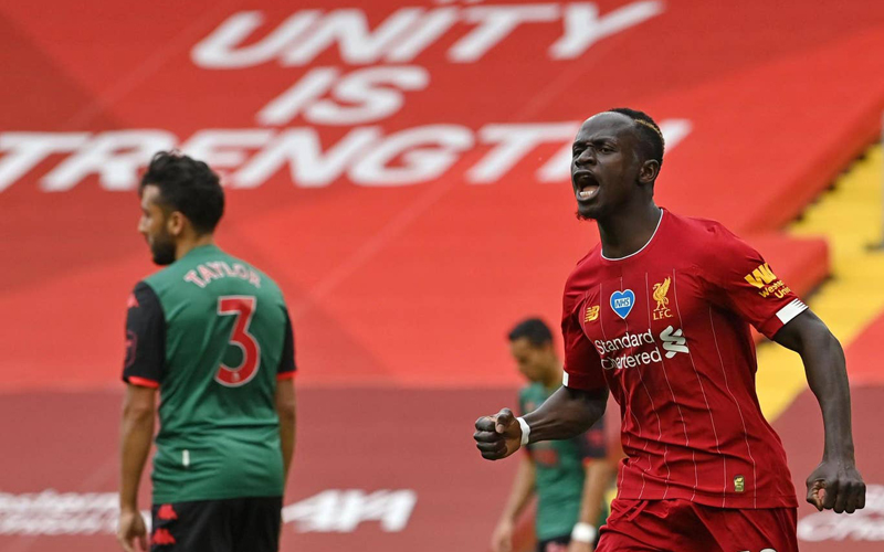 Liverpool thắng nhẹ, Man City bất ngờ thua