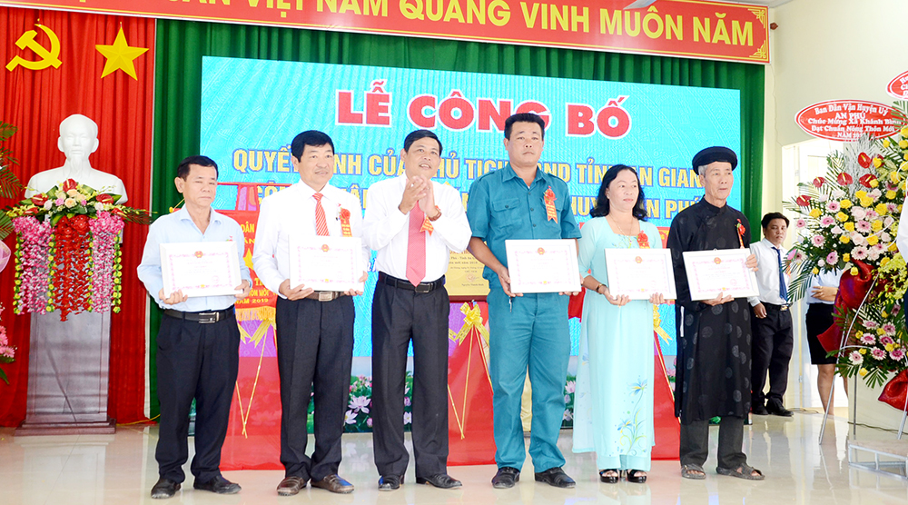 Khánh Bình đạt chuẩn xã nông thôn mới