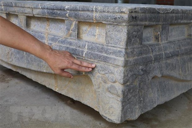 Phát hiện sập đá cổ nằm sâu dưới mặt ruộng tại Ninh Bình