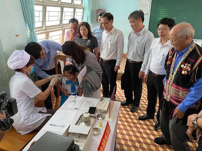 Ngăn chặn dịch bạch hầu: Hơn 10 triệu liều vắc xin tiêm chủng cho 4,7 triệu người dân