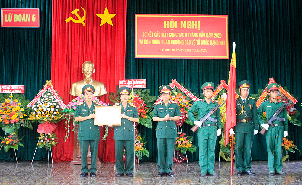 Lữ đoàn Pháo binh 6: Đón nhận huân chương Bảo vệ Tổ quốc hạng nhì