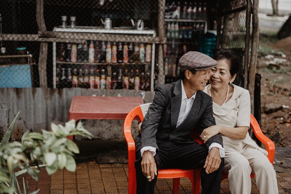 Bộ ảnh kể chuyện tình yêu 40 năm của cặp vợ chồng Đồng Tháp
