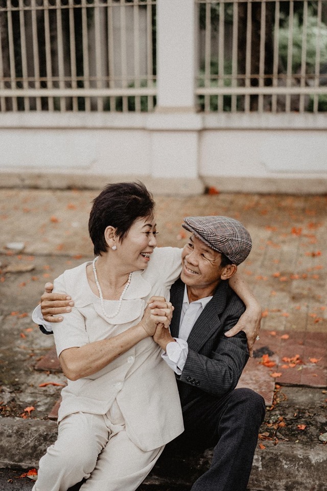Bộ ảnh kể chuyện tình yêu 40 năm của cặp vợ chồng Đồng Tháp