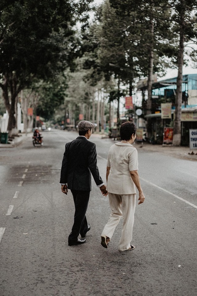 Bộ ảnh kể chuyện tình yêu 40 năm của cặp vợ chồng Đồng Tháp