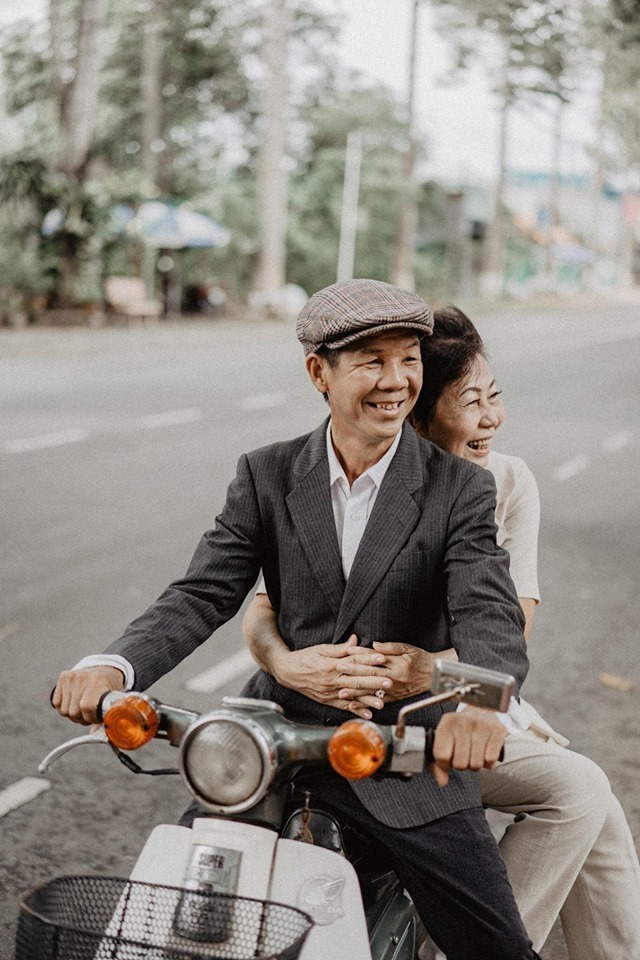 Bộ ảnh kể chuyện tình yêu 40 năm của cặp vợ chồng Đồng Tháp