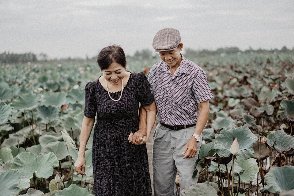 Bộ ảnh kể chuyện tình yêu 40 năm của cặp vợ chồng Đồng Tháp