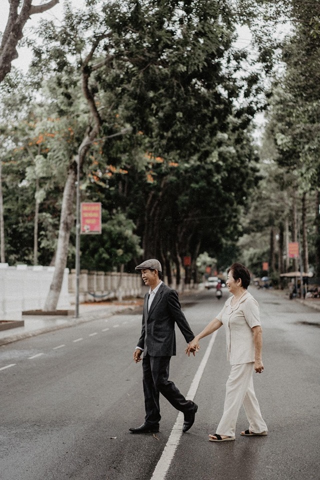 Bộ ảnh kể chuyện tình yêu 40 năm của cặp vợ chồng Đồng Tháp