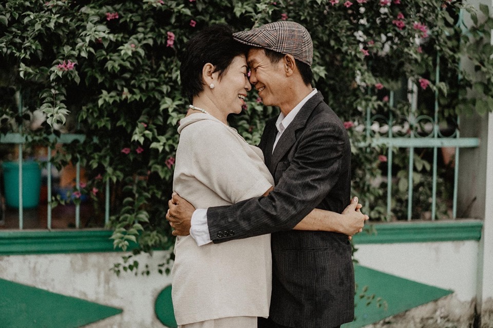 Bộ ảnh kể chuyện tình yêu 40 năm của cặp vợ chồng Đồng Tháp