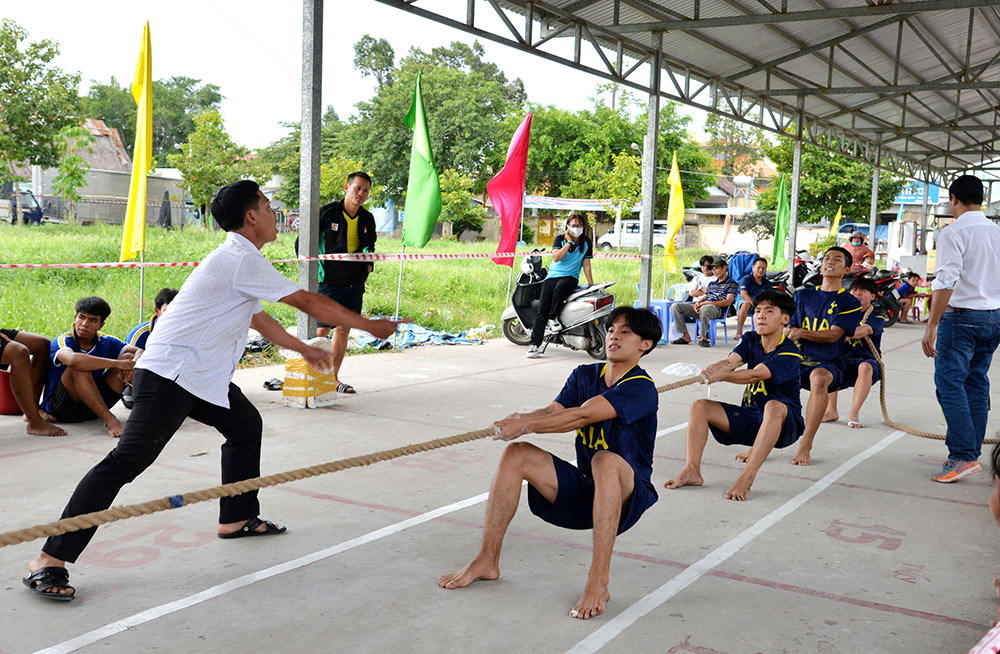Sôi nổi sân chơi thể thao truyền thống trong học sinh