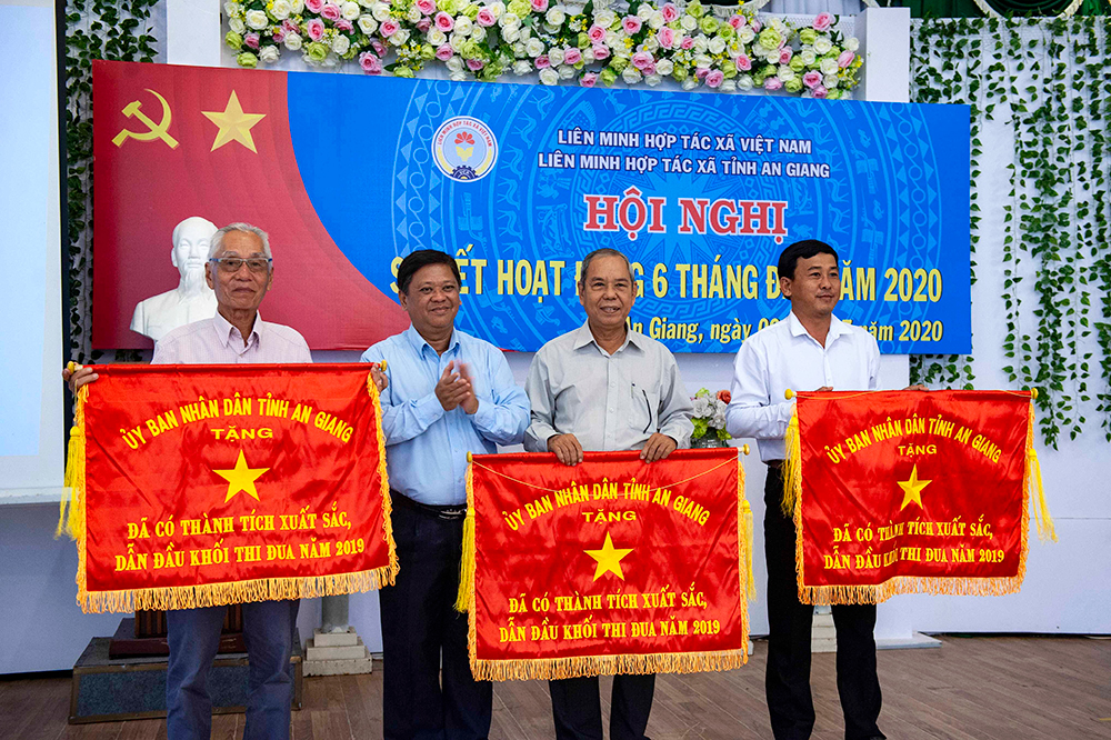 Liên minh Hợp tác xã tỉnh An Giang ký kết ghi nhớ hợp tác với Liên minh Hợp tác xã Việt Nam