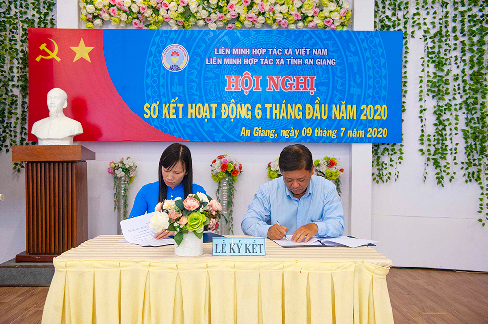 Liên minh Hợp tác xã tỉnh An Giang ký kết ghi nhớ hợp tác với Liên minh Hợp tác xã Việt Nam