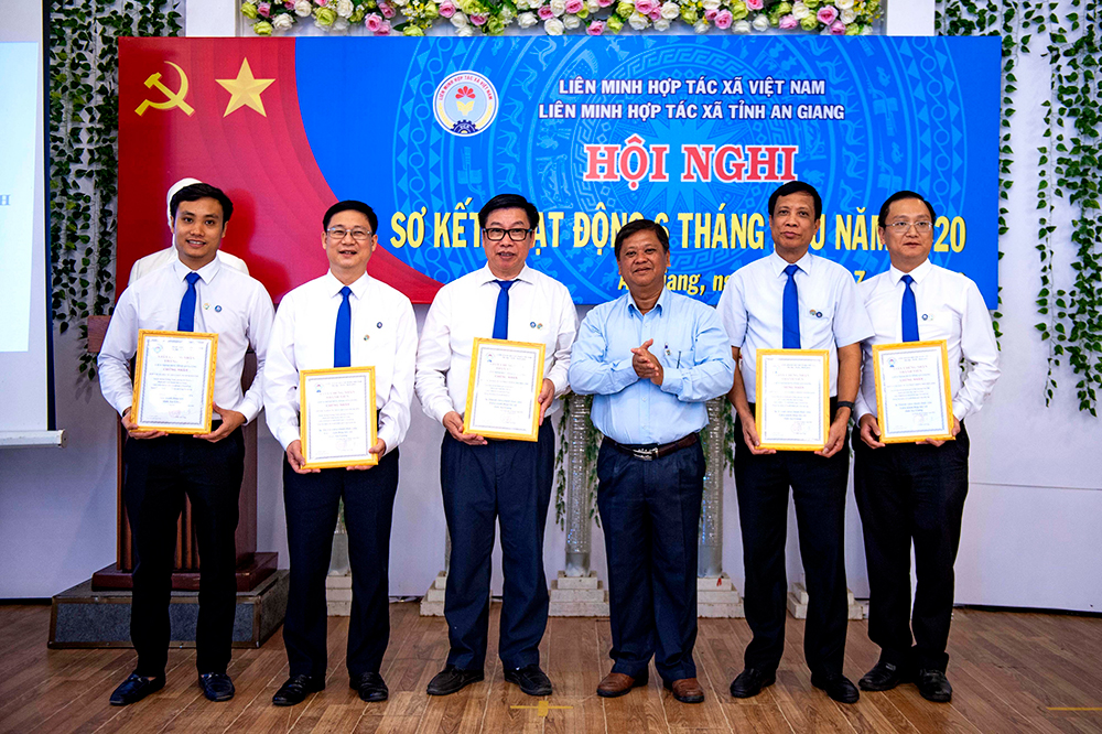 Liên minh Hợp tác xã tỉnh An Giang ký kết ghi nhớ hợp tác với Liên minh Hợp tác xã Việt Nam