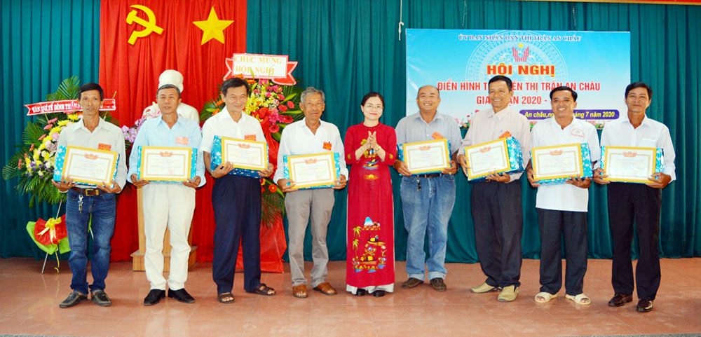 Thị trấn An Châu tuyên dương điển hình tiên tiến giai đoạn 2015-2020