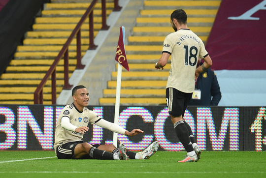 Trọng tài "tặng" phạt đền, Man United lập kỷ lục Ngoại hạng Anh