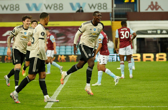 Trọng tài "tặng" phạt đền, Man United lập kỷ lục Ngoại hạng Anh