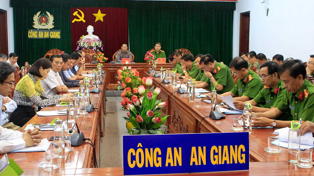 Triển khai đồng bộ quy định về xuất, nhập cảnh