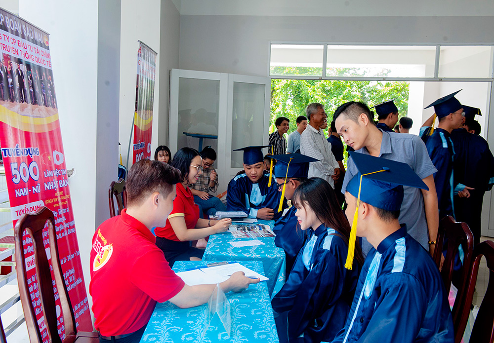 Trường Cao đẳng Nghề An Giang phát bằng tốt nghiệp trình độ Cao đẳng khóa K 1 (2017- 2020)