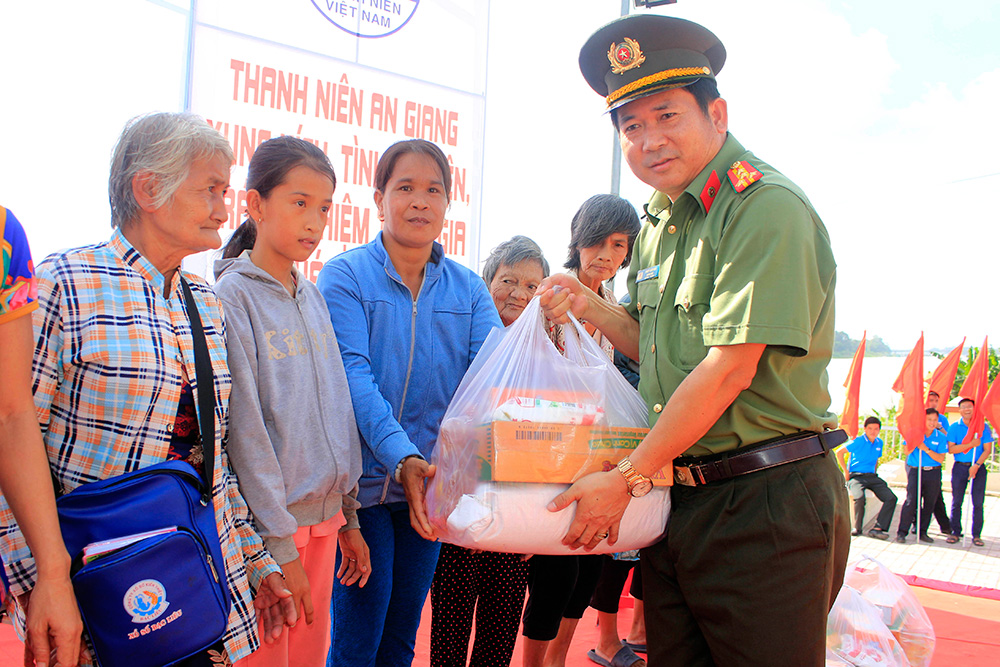 Ra quân Chiến dịch “Mùa hè tình nguyện” tỉnh An Giang lần thứ XVIII năm 2020
