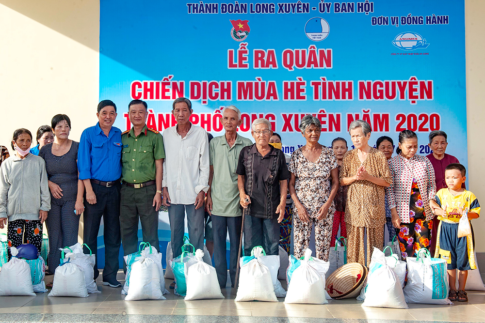 Ra quân Chiến dịch “Mùa hè tình nguyện” TP. Long Xuyên năm 2020