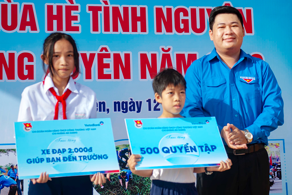 Ra quân Chiến dịch “Mùa hè tình nguyện” TP. Long Xuyên năm 2020