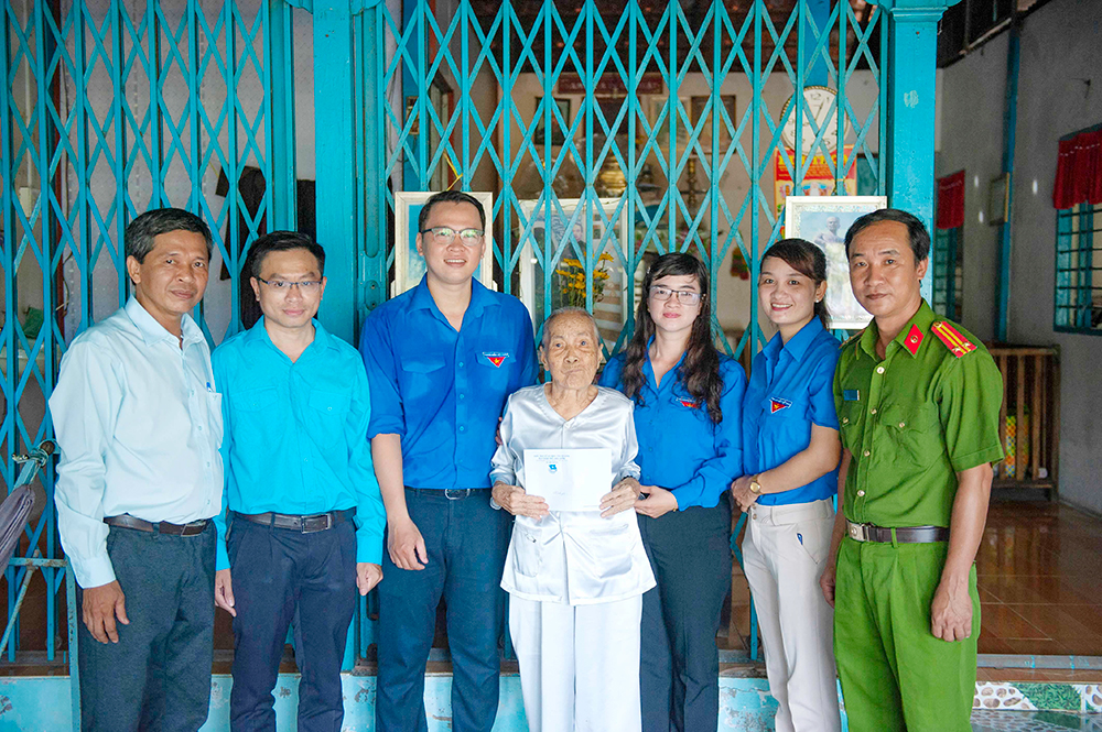 Ra quân Chiến dịch “Mùa hè tình nguyện” TP. Long Xuyên năm 2020