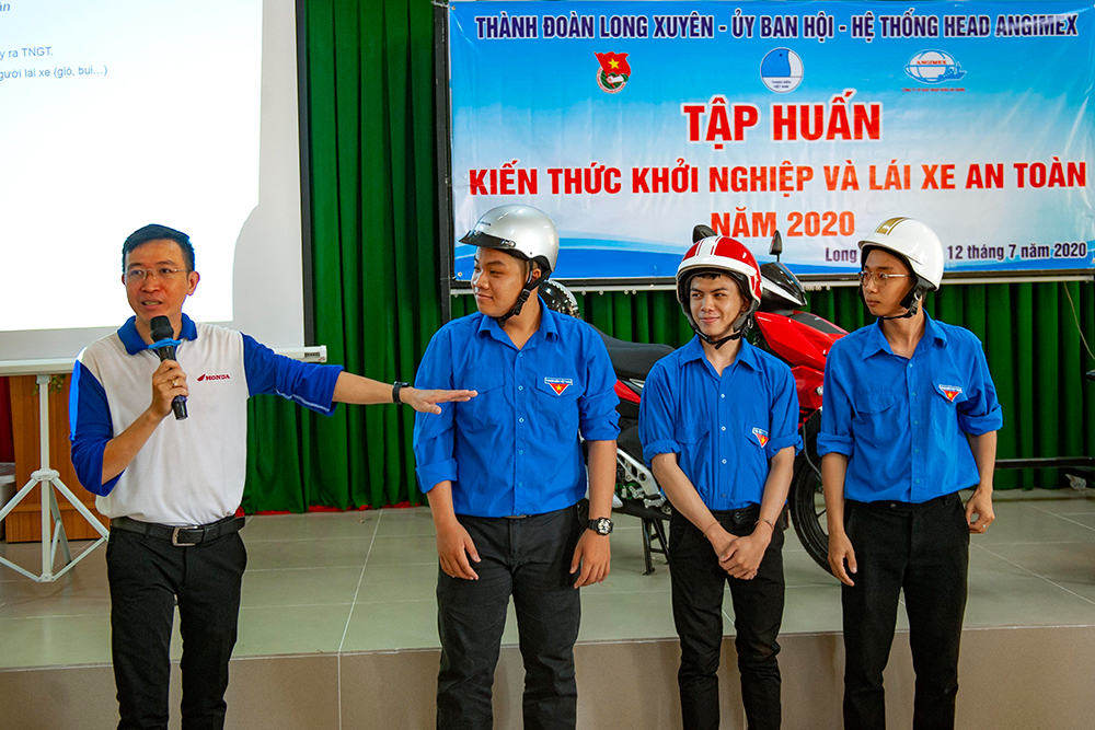 Ra quân Chiến dịch “Mùa hè tình nguyện” TP. Long Xuyên năm 2020