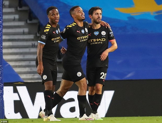 Premier League: Liverpool đứt mạch toàn thắng, Chelsea thua sốc
