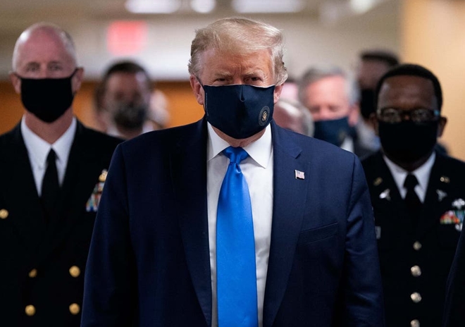 Mỹ hơn 60.000 ca COVID-19 mỗi ngày, ông Trump lần đầu đeo khẩu trang