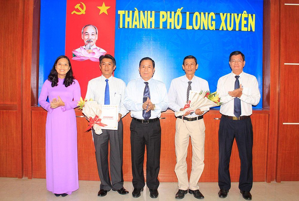 Long Xuyên: Trao quyết định điều động, bổ nhiệm cán bộ